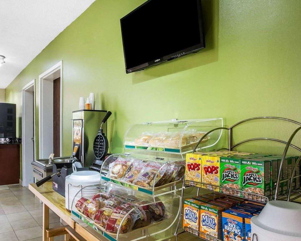 Suburban Studios Огаста Ресторан фото
