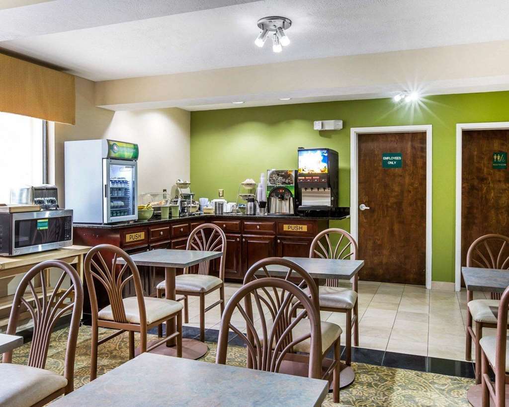 Suburban Studios Огаста Ресторан фото